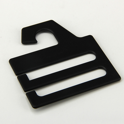 สีดำ PS Hook Display ไม้แขวนเสื้อผูกพลาสติก 6.1X7.4CM โลโก้ที่กำหนดเองยอมรับ