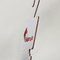 โลโก้ที่กำหนดเองพิมพ์กระดาษกระดาษแข็งไม้แขวนป้ายแสดงสำหรับผูกผ้าพันคอไหม